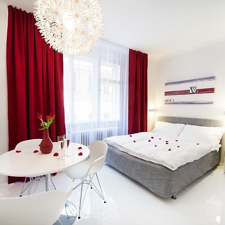 Honeymoon Ruterra Studio Prag Rum bild