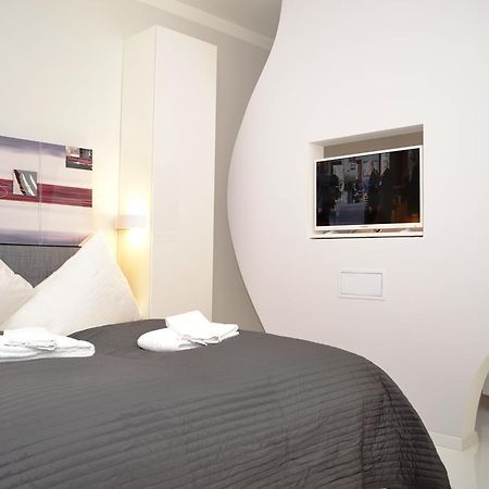 Honeymoon Ruterra Studio Prag Rum bild