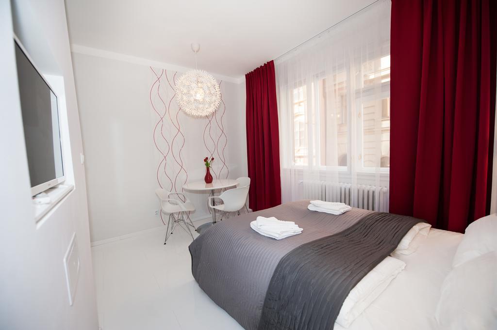 Honeymoon Ruterra Studio Prag Rum bild