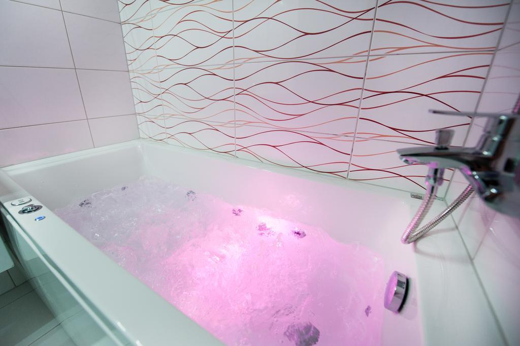 Honeymoon Ruterra Studio Prag Rum bild